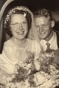 1951-12-15 - Mum & Dad Wedding 01
